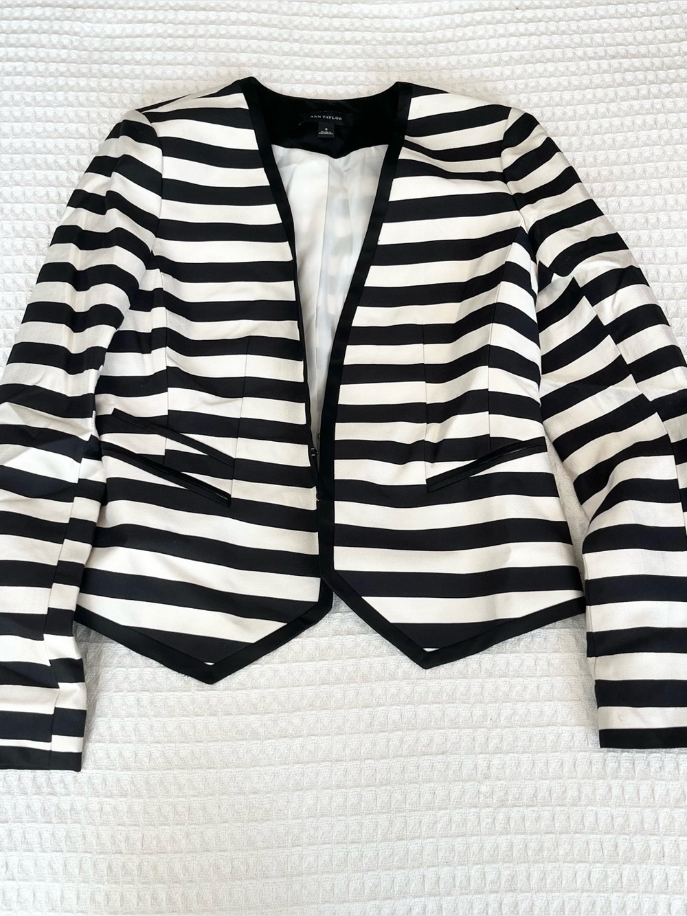 Ann Taylor Black and White Striped Open-Front Blazer size 4